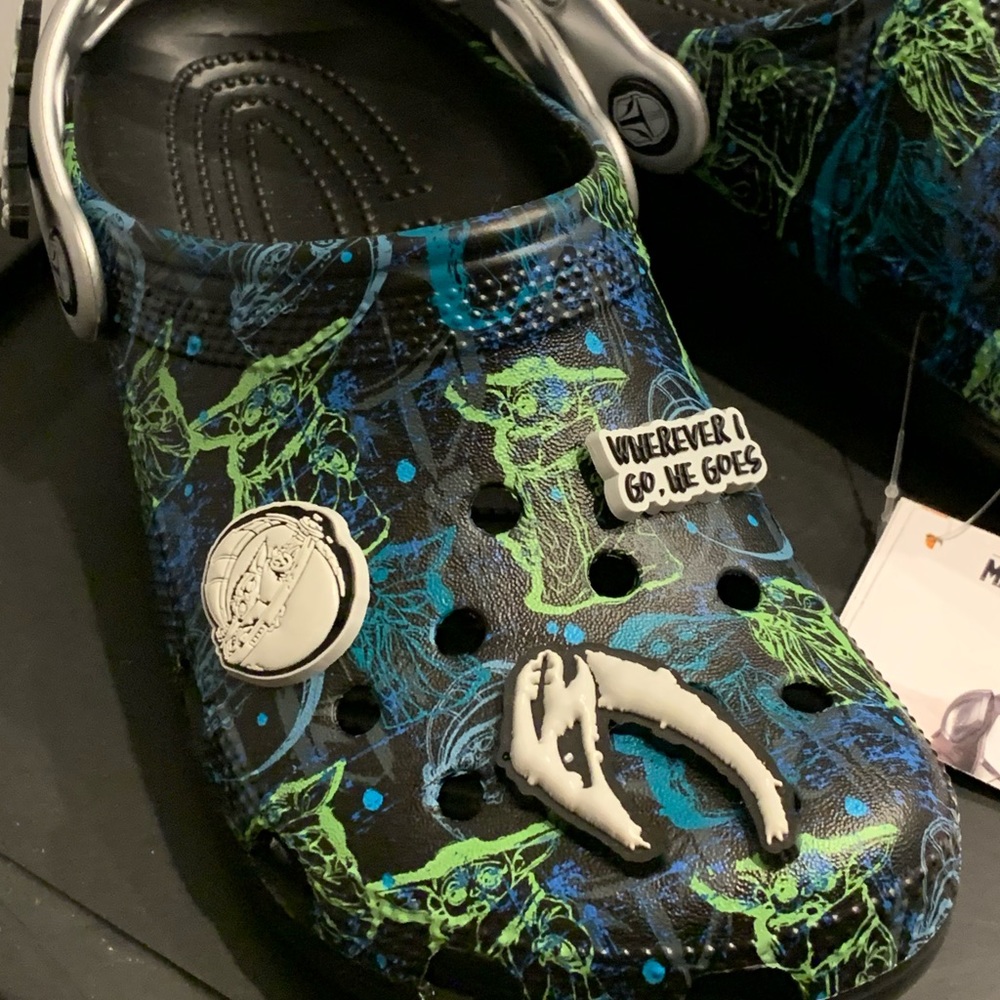 Crocs x Star Wars: The Mandalorian, Adult Clogs (M4W7)